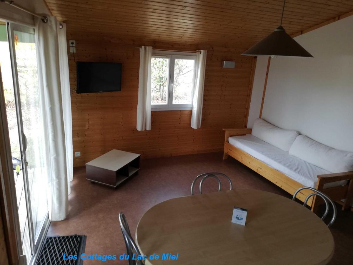 Cottages Du Lac De Miel Beynat Bagian luar foto