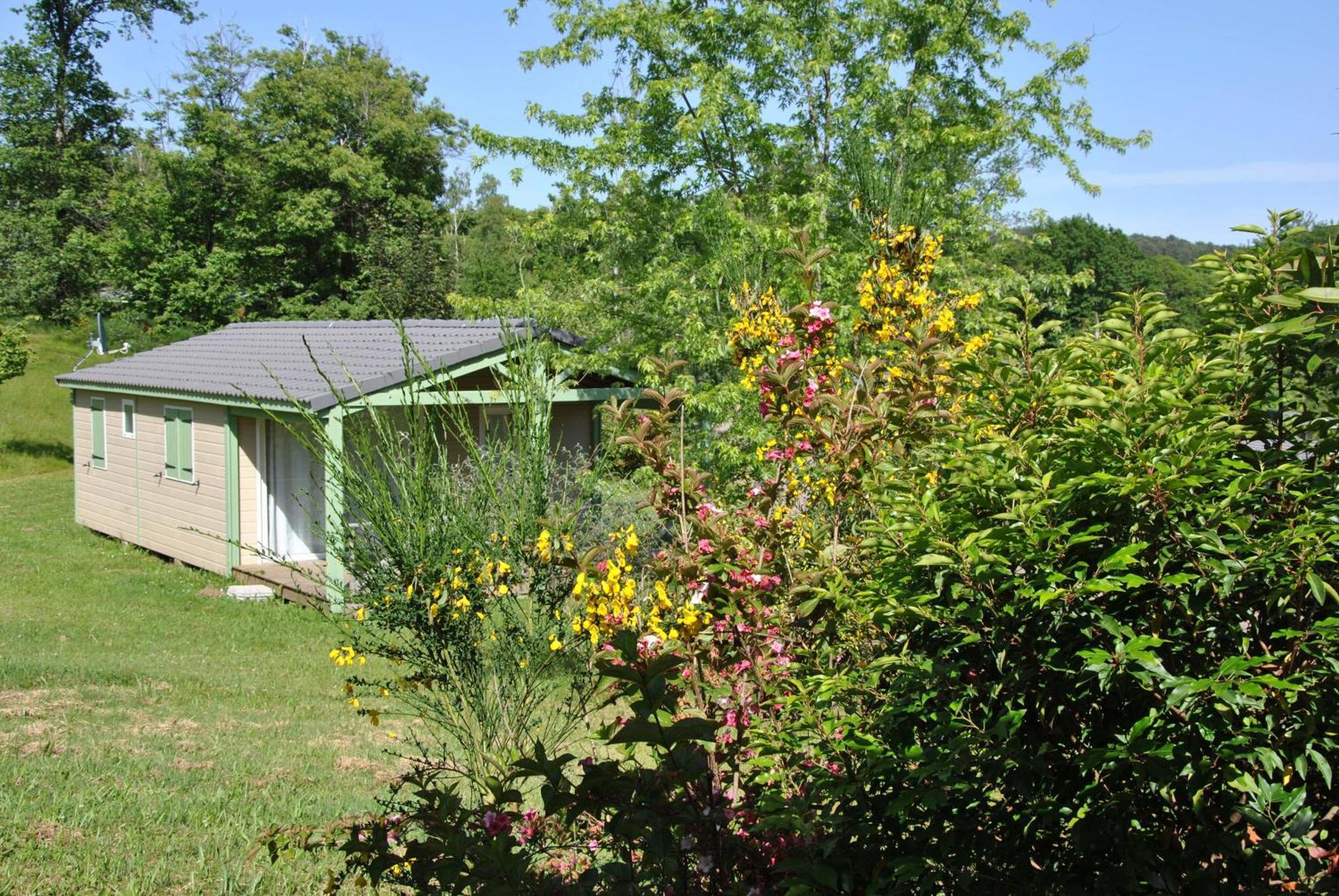 Cottages Du Lac De Miel Beynat Ruang foto