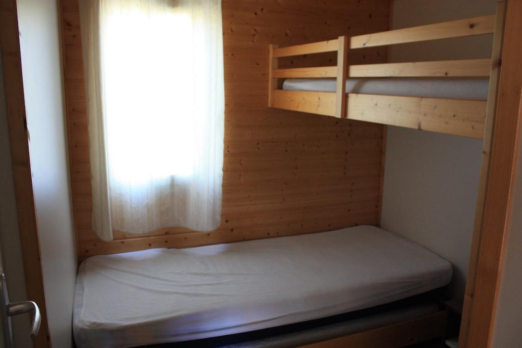 Cottages Du Lac De Miel Beynat Ruang foto