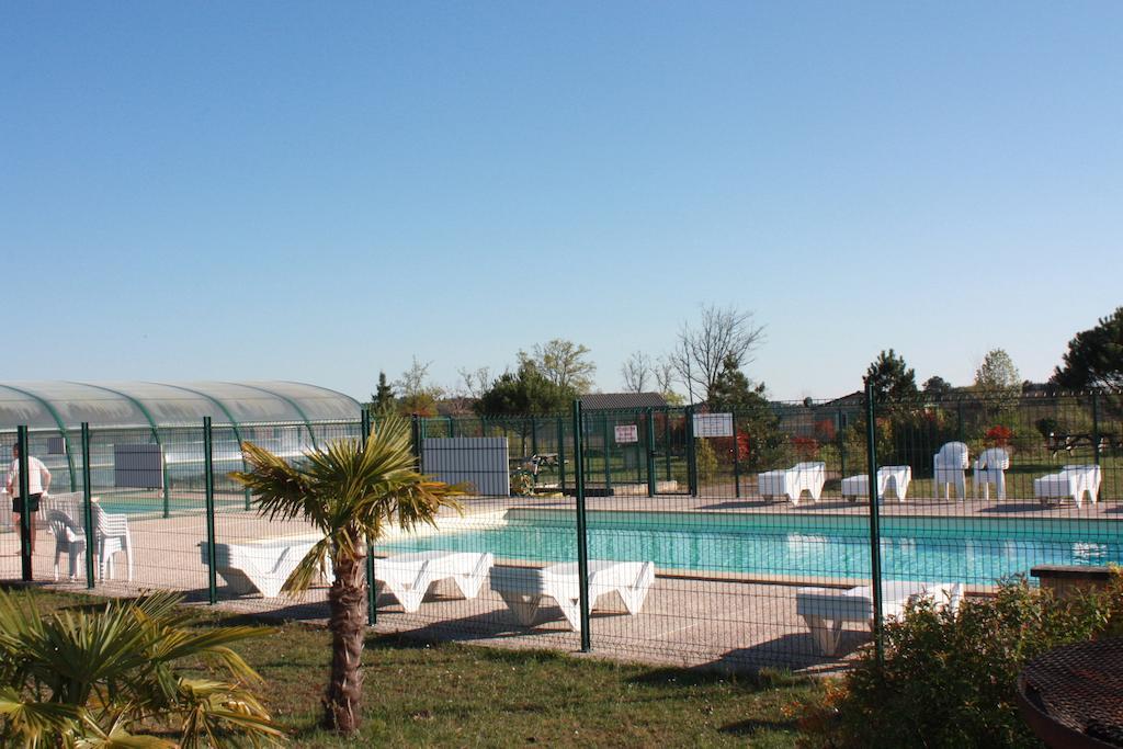 Cottages Du Lac De Miel Beynat Bagian luar foto