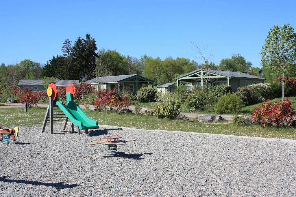 Cottages Du Lac De Miel Beynat Bagian luar foto